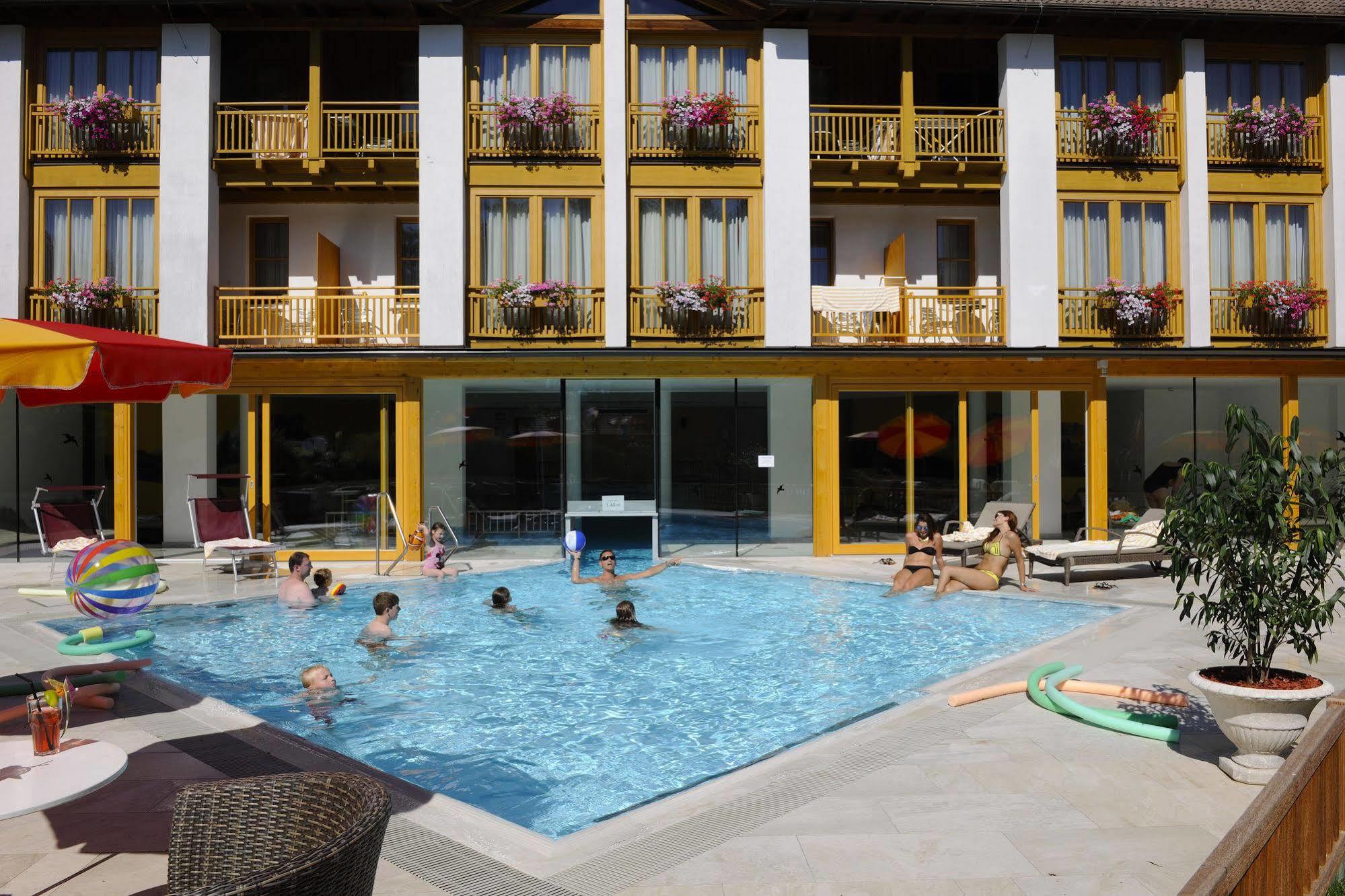 Hotel Urbani Bodensdorf Εξωτερικό φωτογραφία